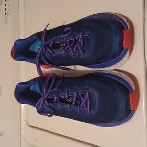Women's size 11D Hoka shoes